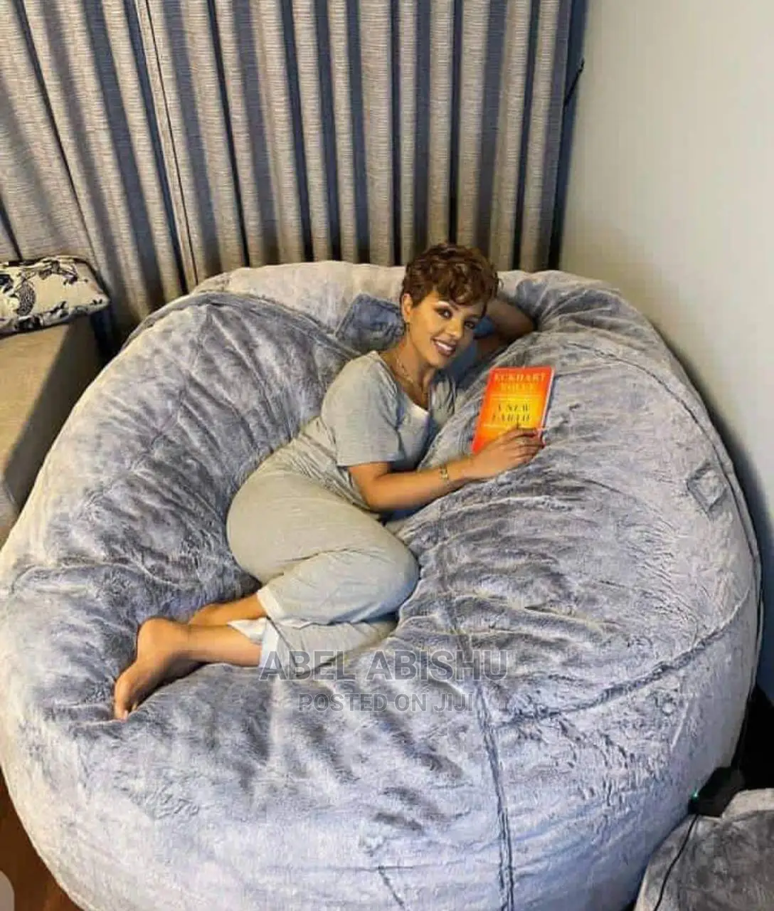 ምቹ መቀመጫ ከተጨማሪ ትራስ ጋር