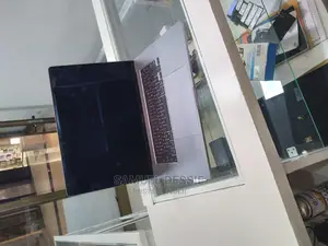 New Laptop Apple MacBook Pro 2019 16GB Intel Core I7 SSD 512GB