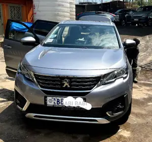 Photo - Peugeot 5008 2022 Silver