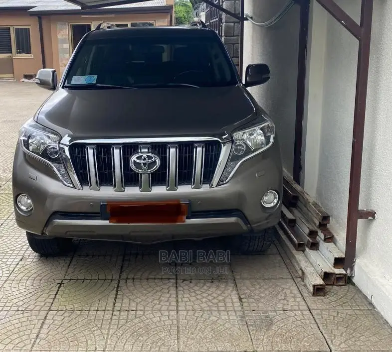 Toyota Land Cruiser Prado 2016 Gray