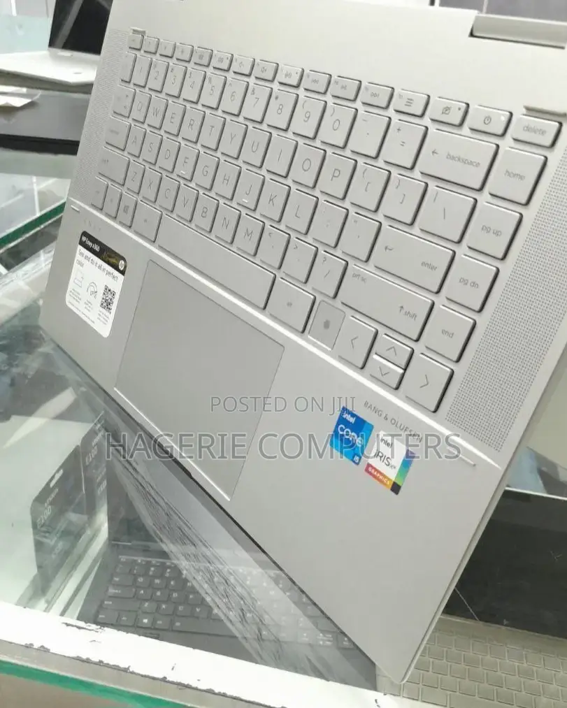 New Laptop HP Envy X360 8GB Intel Core I5 SSD 256GB