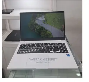 Photo - New Laptop Samsung 8GB Intel Core I5 SSD 256GB
