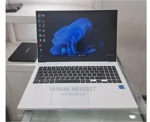 New Laptop Samsung 8GB Intel Core I5 SSD 256GB