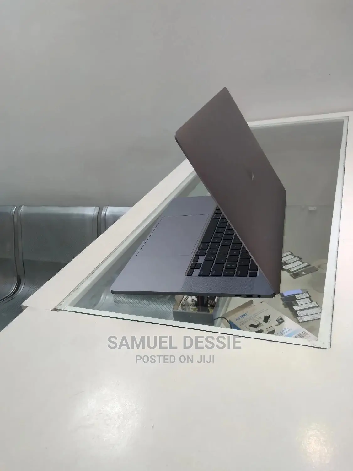 New Laptop Apple MacBook Pro 2019 16GB Intel Core I7 SSD 512GB