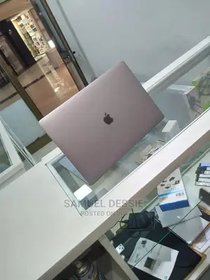 New Laptop Apple MacBook Pro 2019 16GB Intel Core I7 SSD 512GB