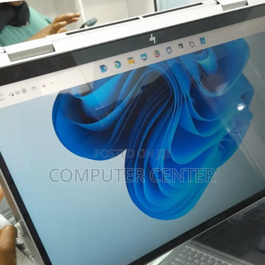 New Laptop HP Envy X360 8GB Intel Core I5 SSD 256GB