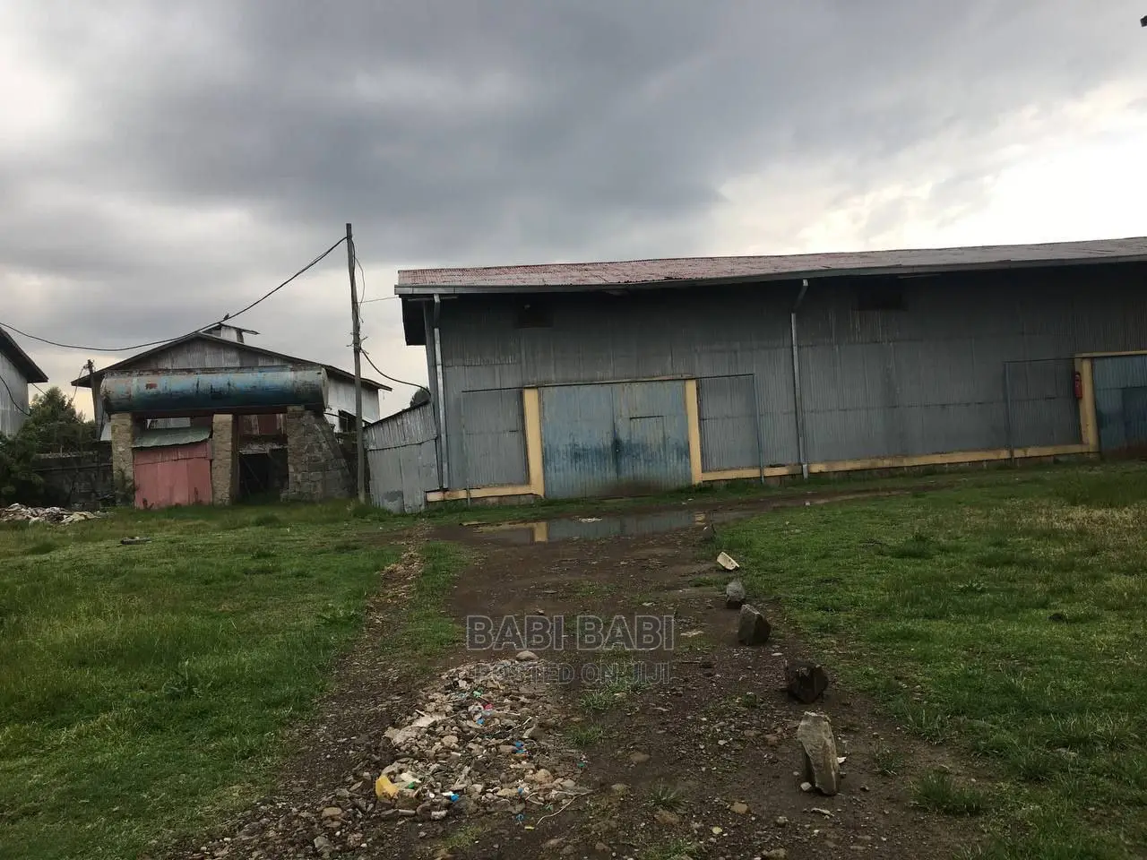 ለሽያጭ የወጣ 5000ካሬ 2-መጋዘን አስቸኳይ