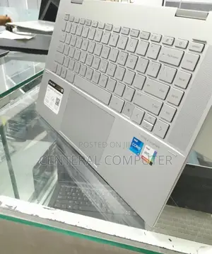 New Laptop HP Envy X360 8GB Intel Core I5 SSD 256GB