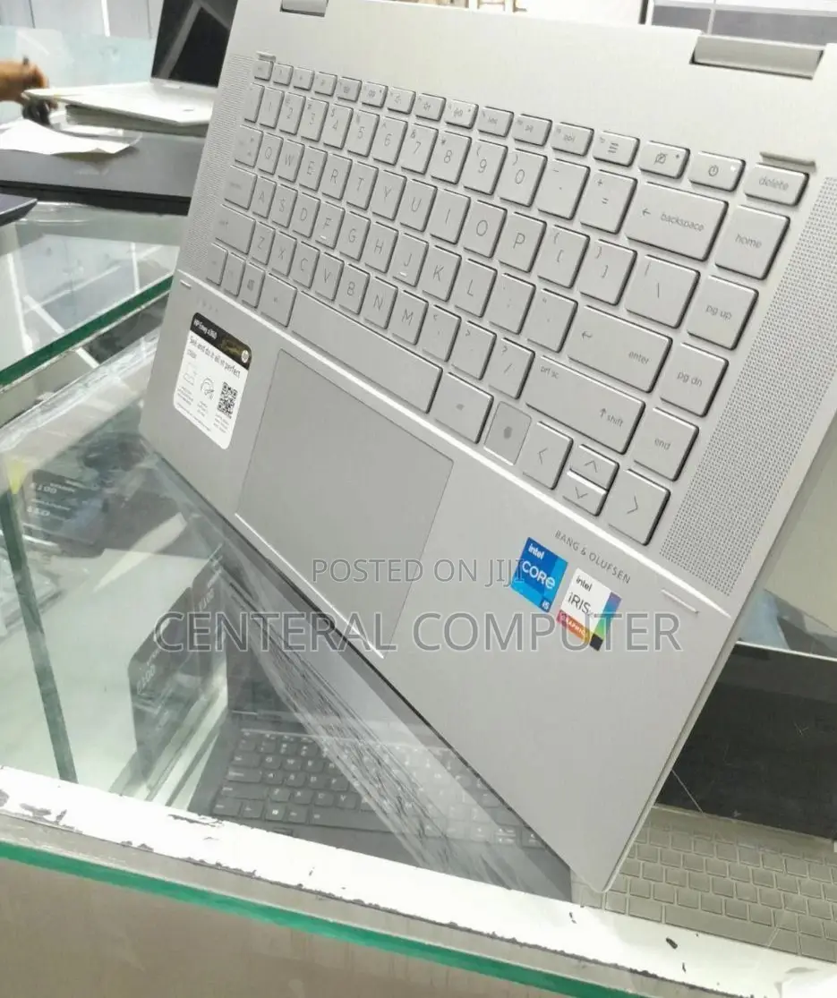 New Laptop HP Envy X360 8GB Intel Core I5 SSD 256GB