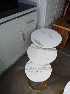 ባለ ሦስት ኮፊ ቴብል