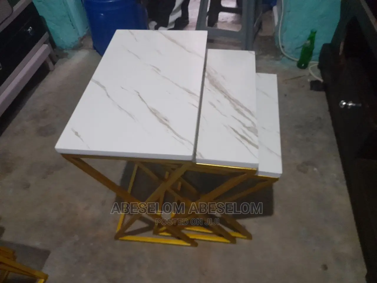 ባለ ሦስት ኮፊ ቴብል