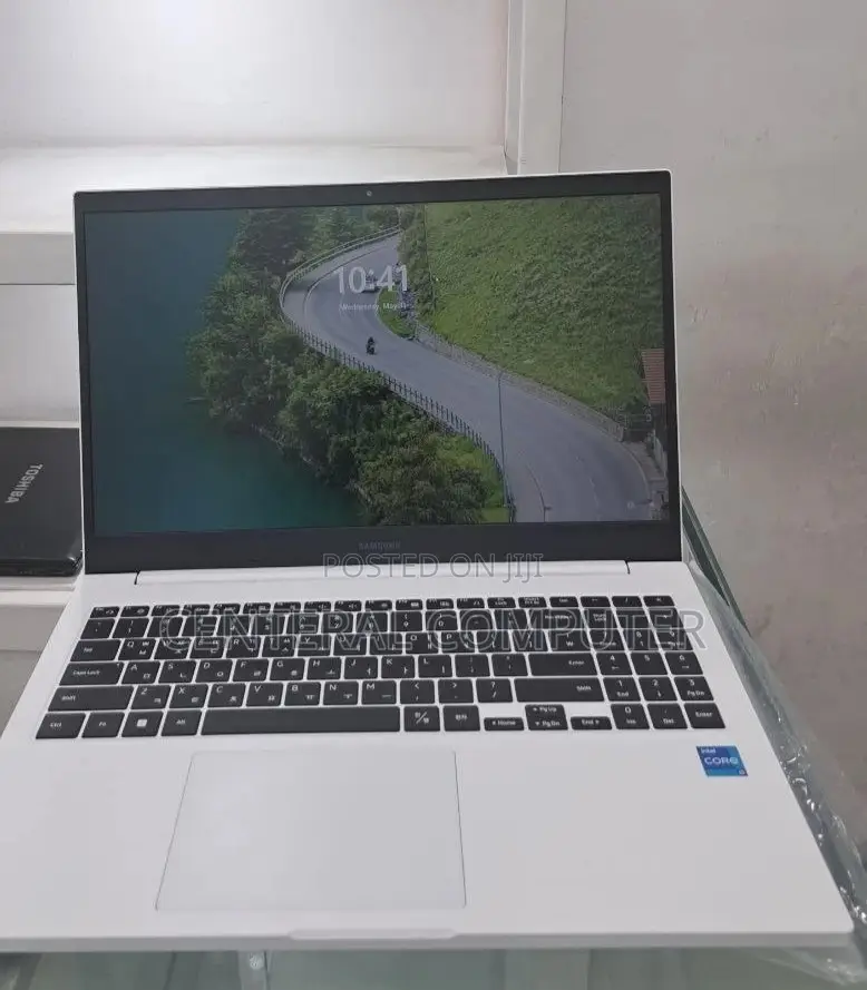 New Laptop Samsung Galaxy Book 2 8GB Intel Core I5 SSD 256GB