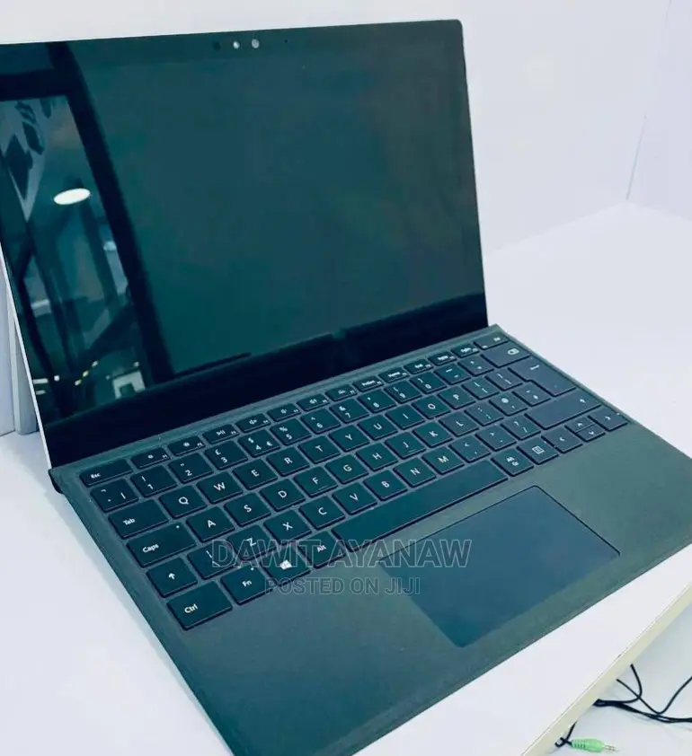 New Laptop Microsoft Surface 8GB Intel Core I5 SSD 256GB