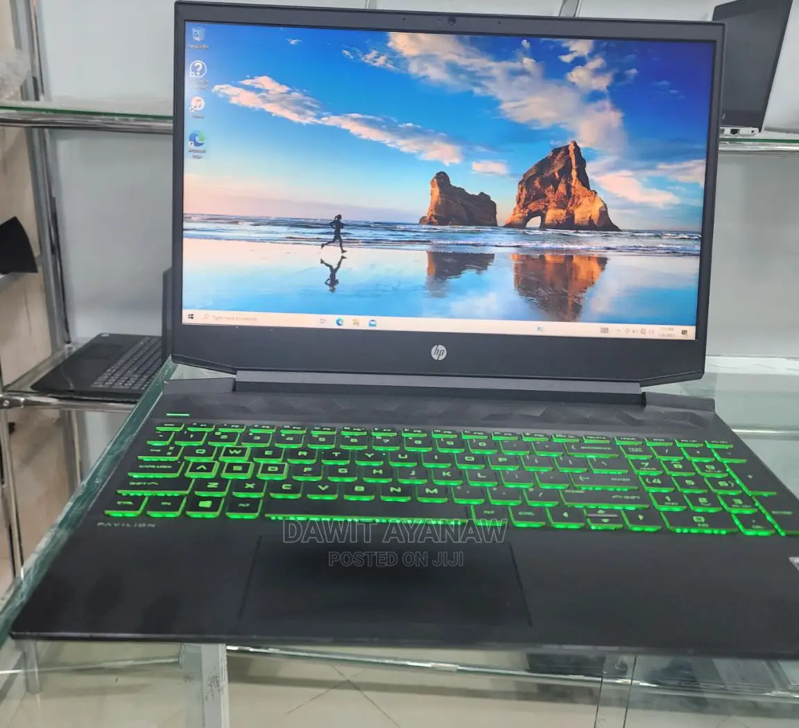 New Laptop 8GB AMD Ryzen 5 SSD 256GB