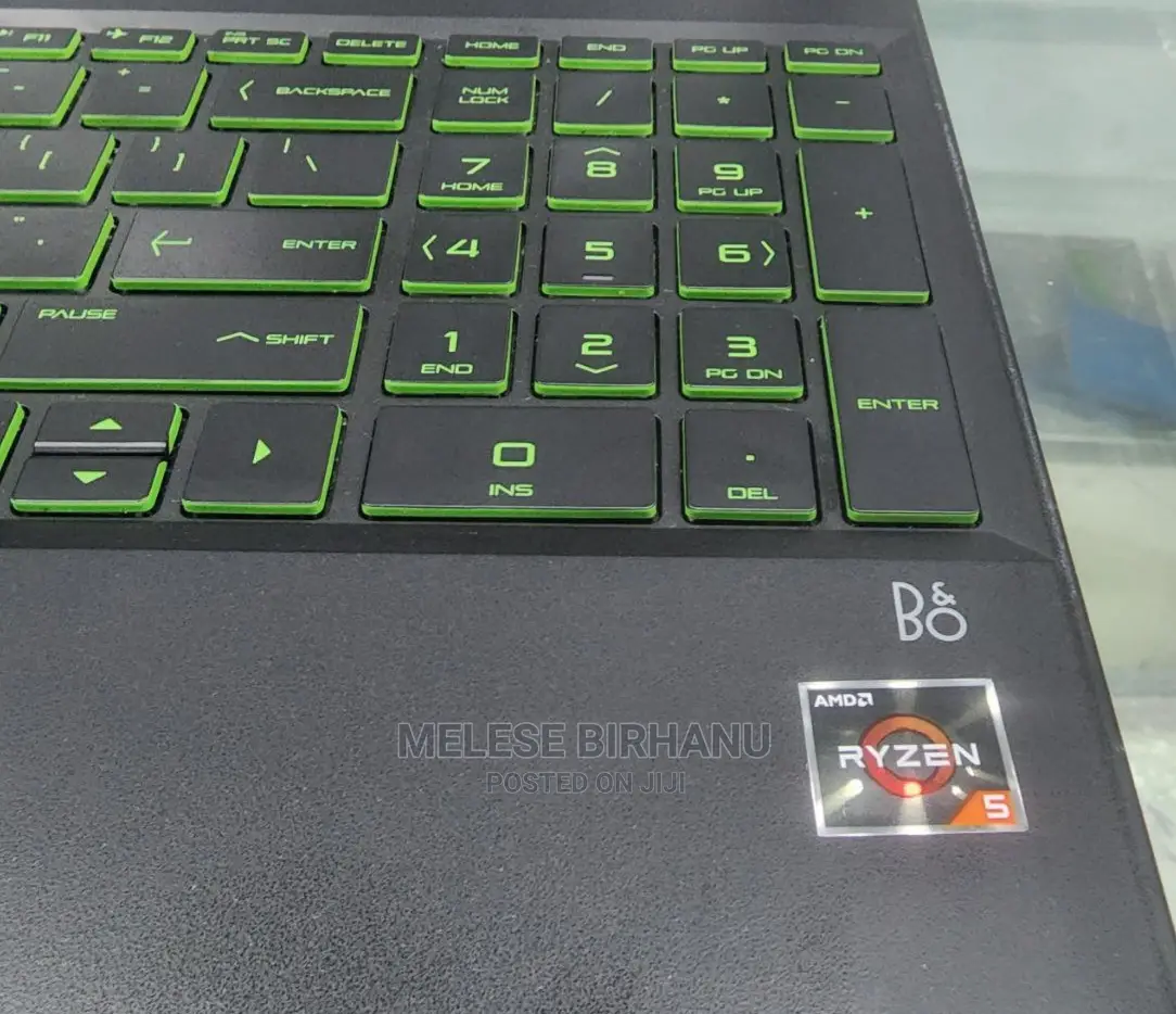 New Laptop HP 8GB AMD Ryzen 5 SSD 256GB