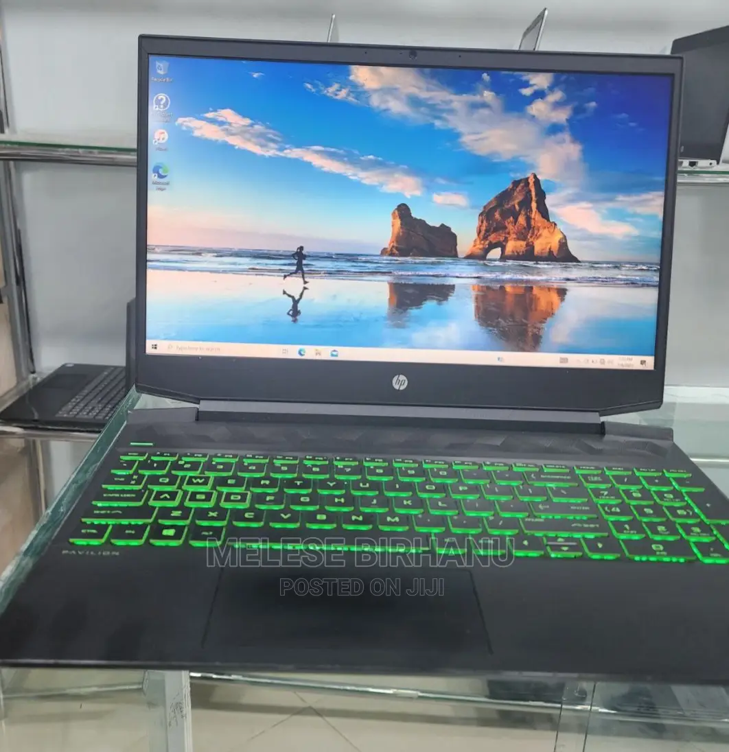 New Laptop HP 8GB AMD Ryzen 5 SSD 256GB