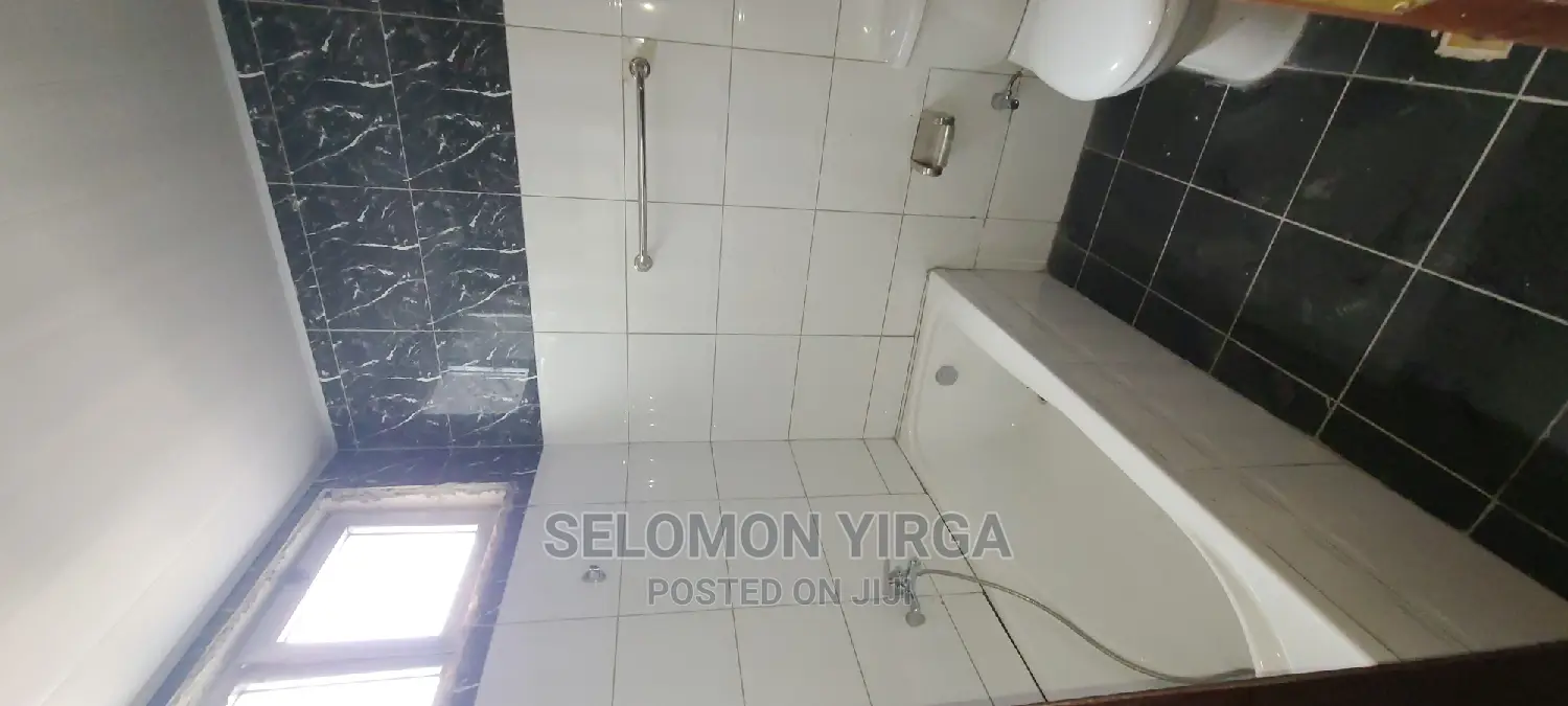 3bdrm Apartment in Addies Ababa, Kirkos for rent