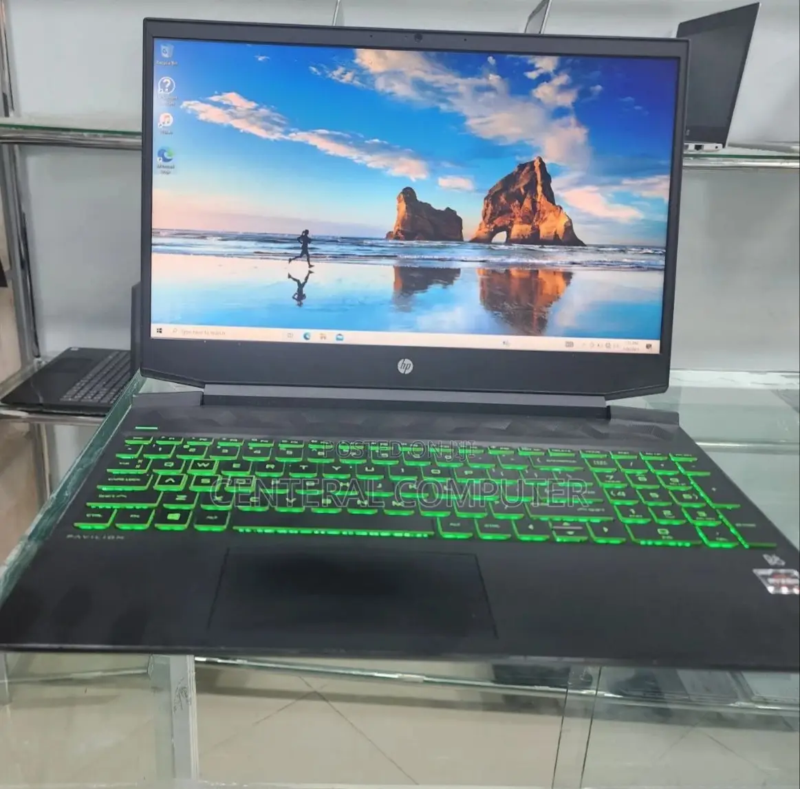 New Laptop HP 8GB AMD Ryzen 5 SSD 256GB