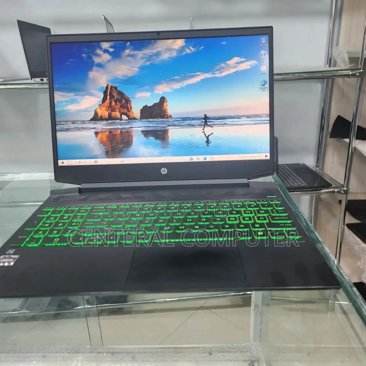 New Laptop HP 8GB AMD Ryzen 5 SSD 256GB