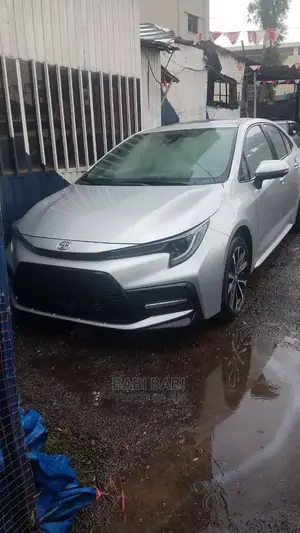 Photo - New Toyota Corolla 2022 Silver