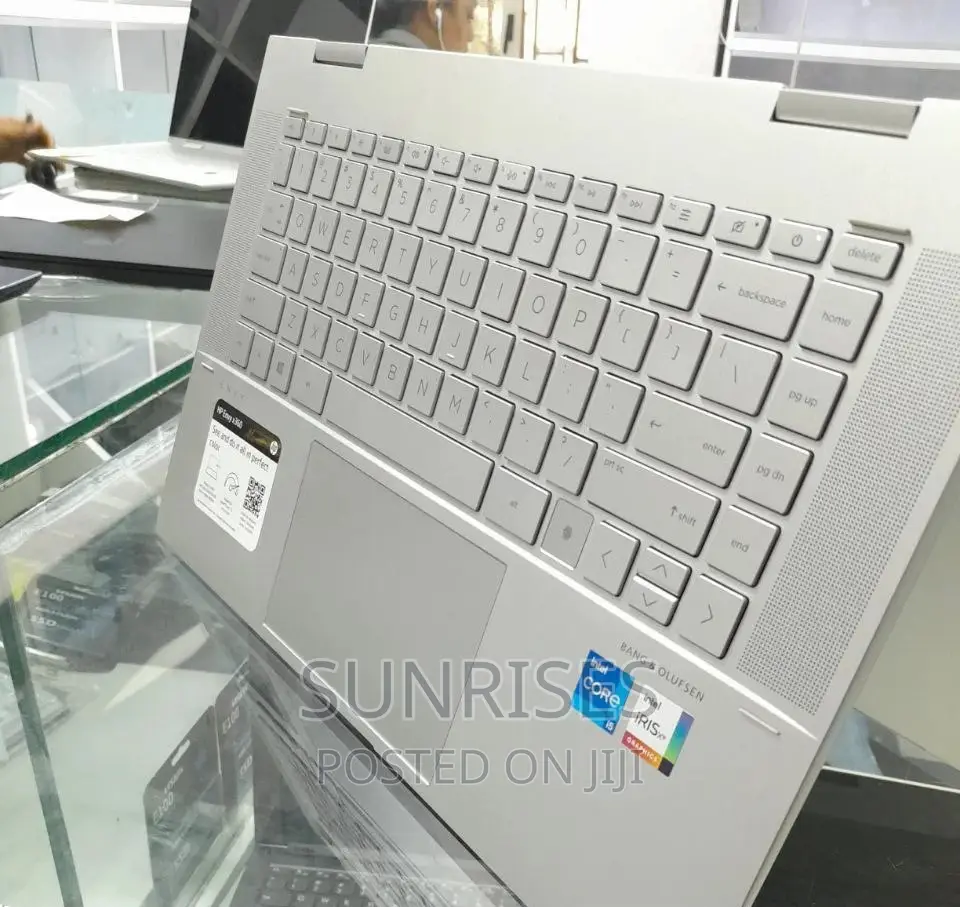 New Laptop HP Envy X360 8GB Intel Core I5 SSD 256GB