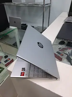 New Laptop HP Pavilion 10 16GB AMD Ryzen 7 SSD 1T