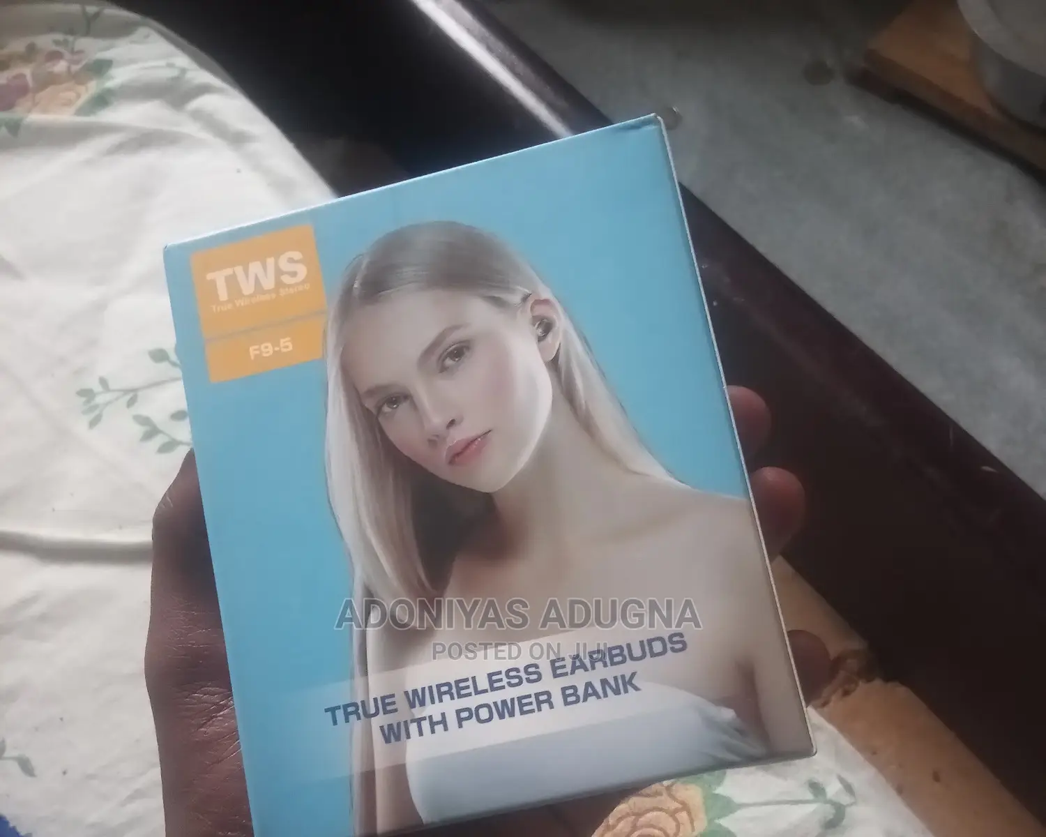 F9 Wireless Earphone.