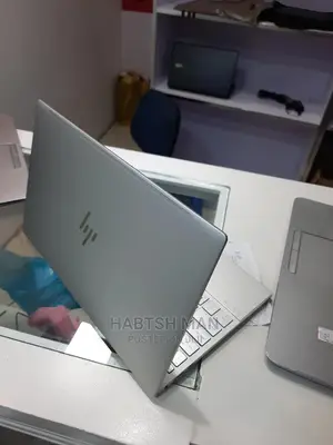 New Laptop Apple MacBook Pro M1 8GB Apple M1 SSD 256GB