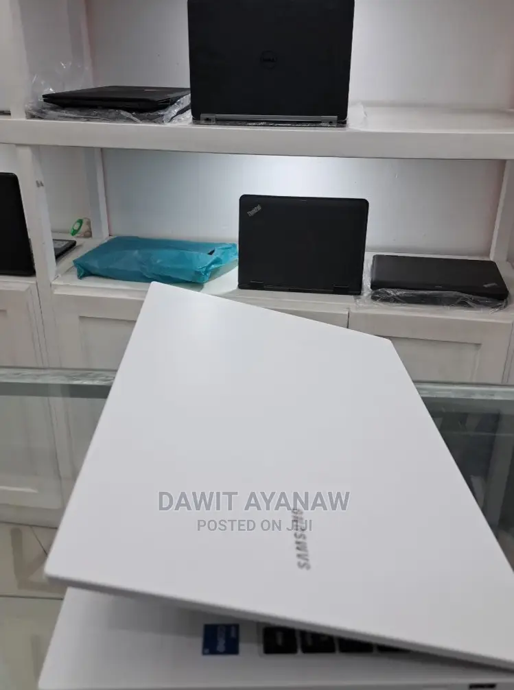 New Laptop 8GB Intel Core I5 SSD 256GB