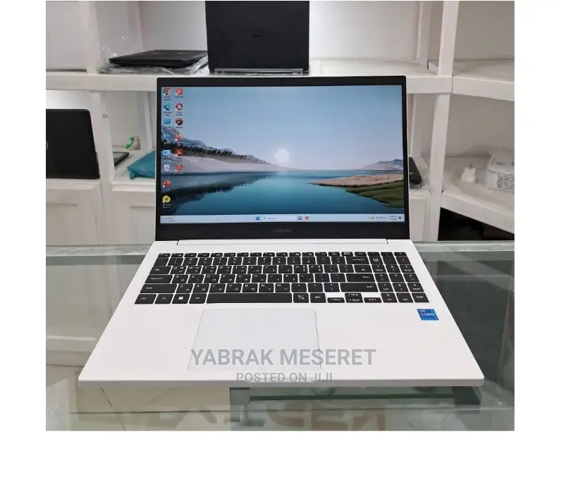 New Laptop Samsung 8GB Intel Core I5 SSD 256GB