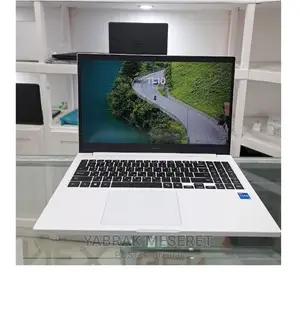 New Laptop Samsung 8GB Intel Core I5 SSD 256GB