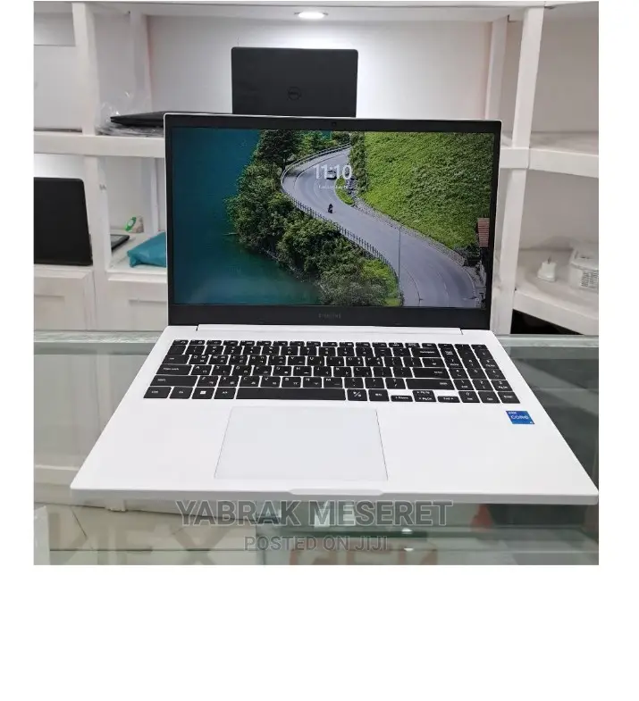 New Laptop Samsung 8GB Intel Core I5 SSD 256GB