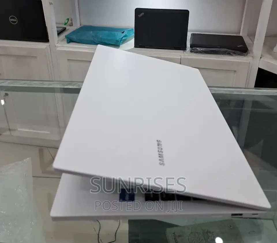 New Laptop Samsung Ativ 8GB AMD Ryzen 5 SSD 256GB