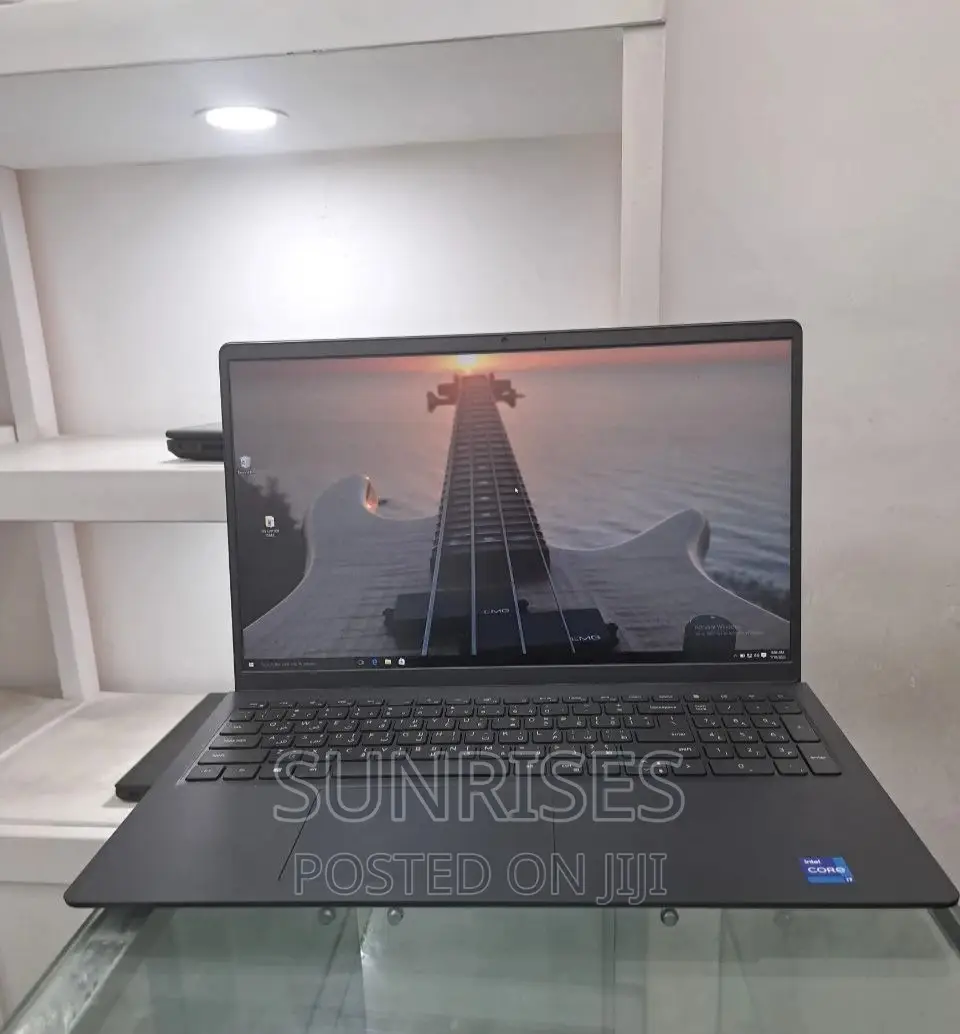 New Laptop Dell Vostro V13 8GB Intel Core I7 SSD 512GB