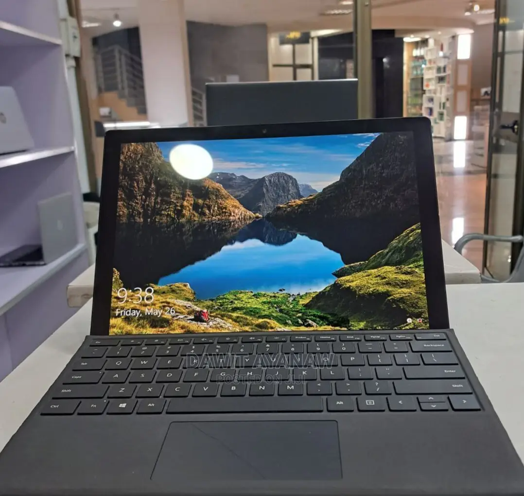 New Laptop Microsoft Surface 8GB Intel Core I5 SSD 256GB