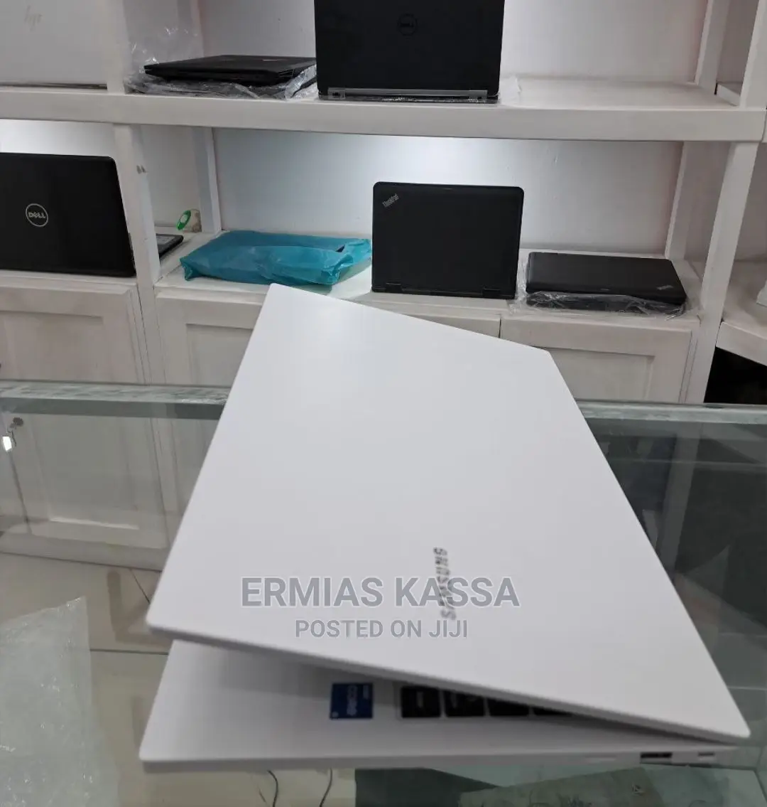 New Laptop Samsung Galaxy Book 2 8GB Intel Core I7 HDD+SSD 256GB