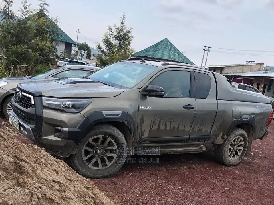 Toyota Hilux 2021 Gray