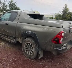 Toyota Hilux 2021 Gray