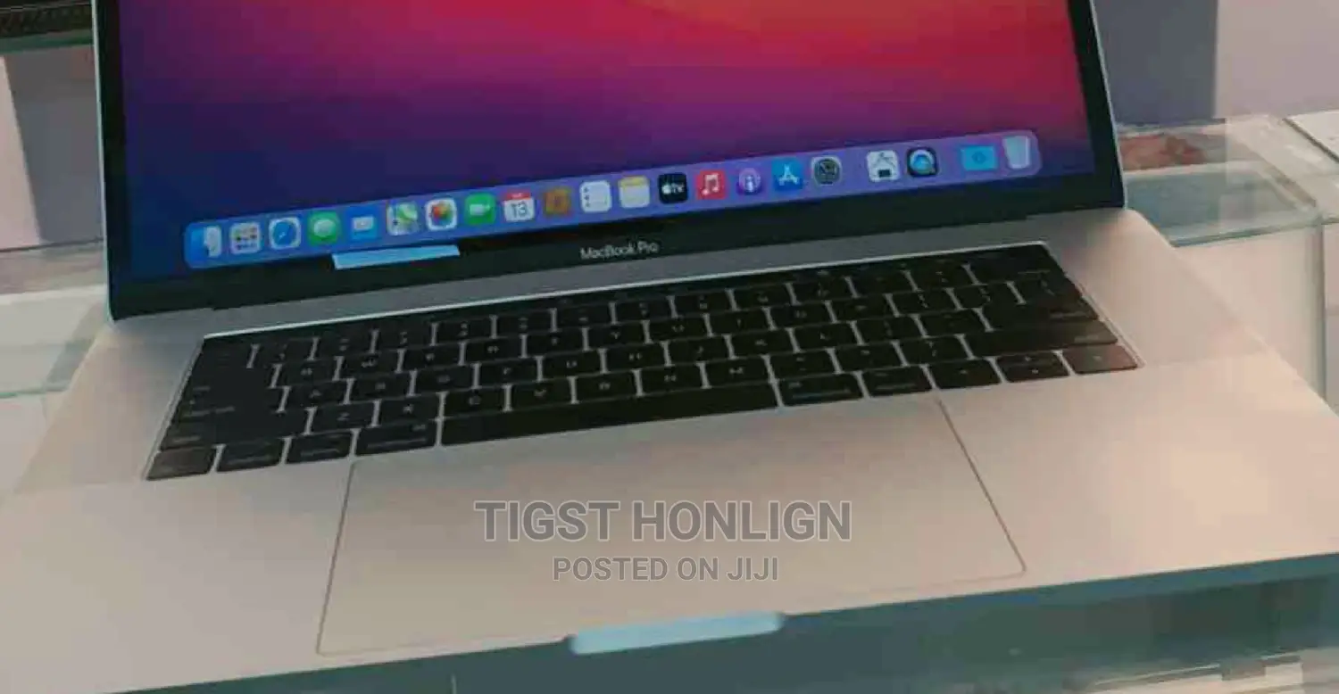 New Laptop Apple MacBook Pro 2017 16GB Intel Core I7 SSD 512GB