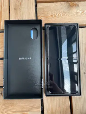 New Samsung Galaxy Z Flip4 256 GB Black