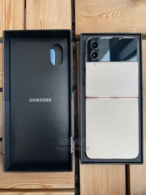 New Samsung Galaxy Z Flip4 256 GB Black