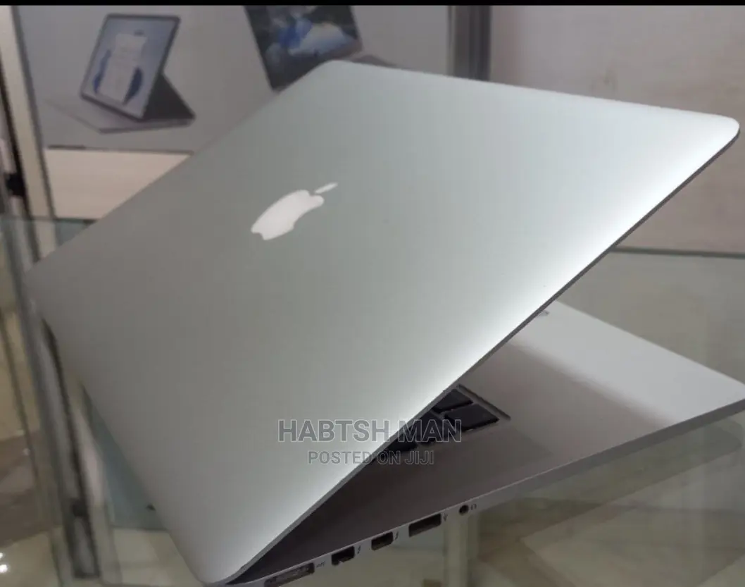 New Laptop Apple MacBook Pro 2015 16GB Intel Core i7 SSD 512GB