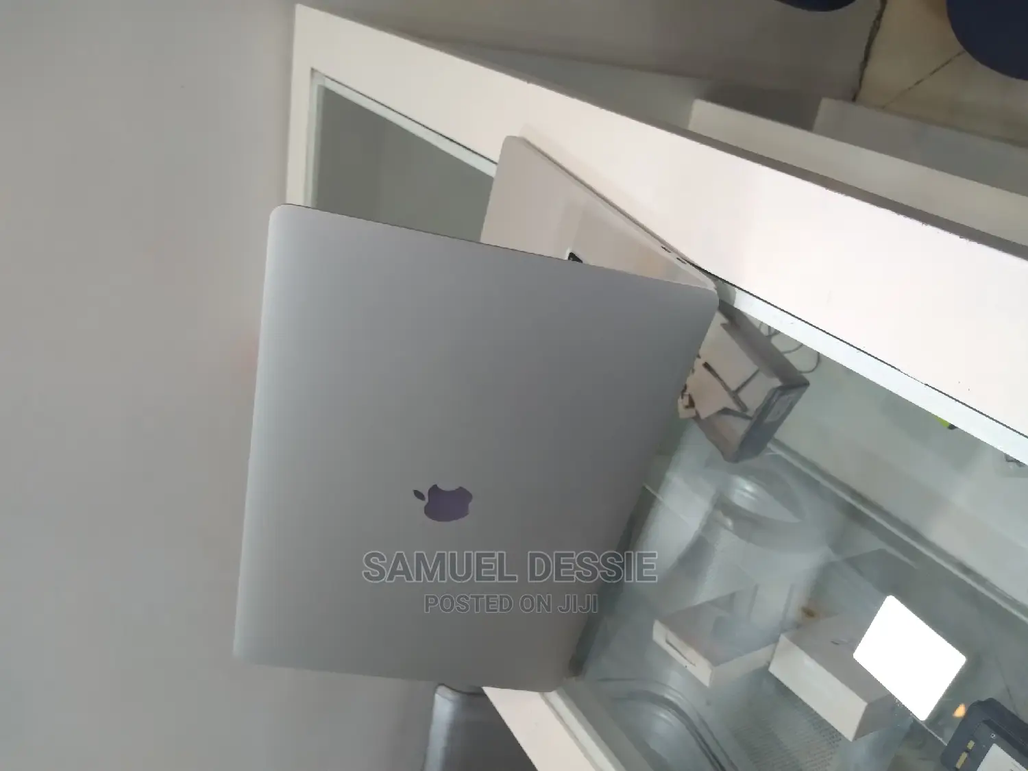 New Laptop Apple MacBook Pro 2019 16GB Intel Core I7 SSD 512GB