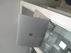 New Laptop Apple MacBook Pro 2019 16GB Intel Core I7 SSD 512GB
