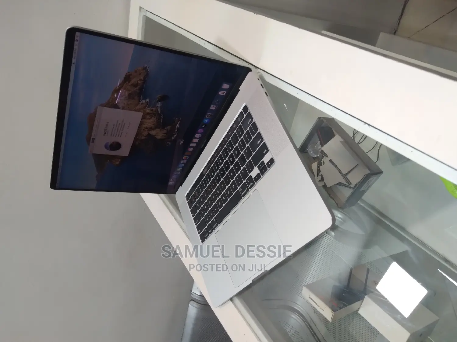 New Laptop Apple MacBook Pro 2019 16GB Intel Core I7 SSD 512GB