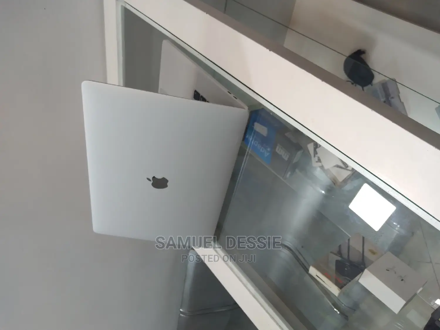 New Laptop Apple MacBook Pro 2019 16GB Intel Core I7 SSD 512GB