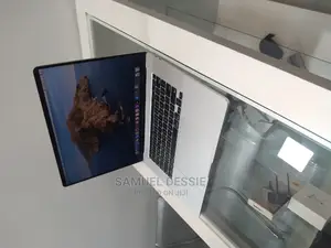 New Laptop Apple MacBook Pro 2019 16GB Intel Core I7 SSD 512GB