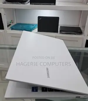 New Laptop Samsung 8GB SSD 256GB