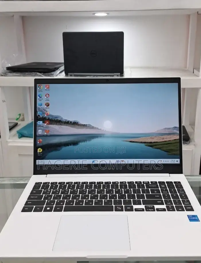 New Laptop Samsung 8GB SSD 256GB