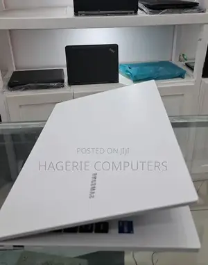 New Laptop Samsung 8GB SSD 256GB